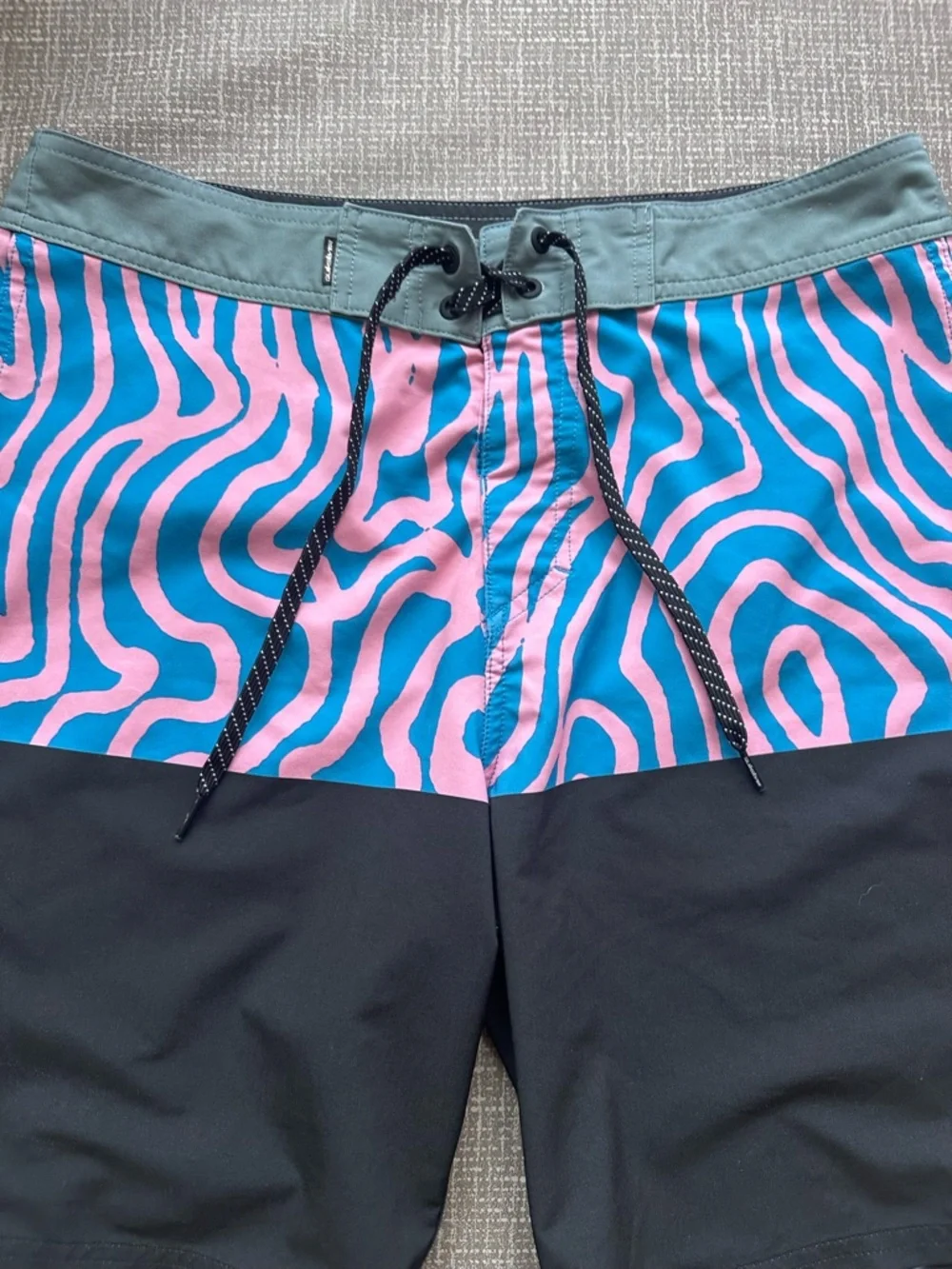 Quiksilver Men’s Size 32 SurfSilk Board Shorts Pink‎ Blue Zebra Swim Trunks